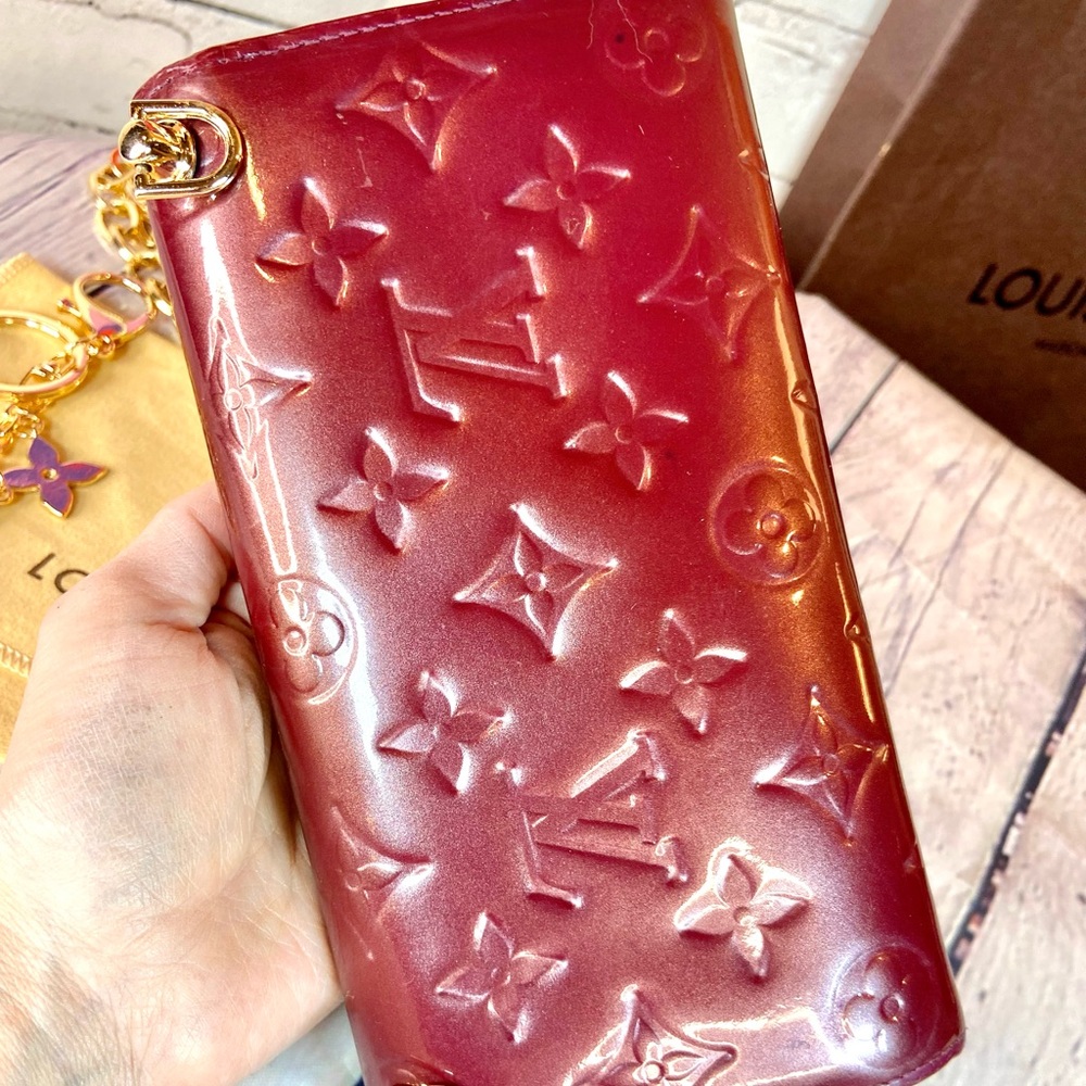 Louis Vuitton Bordeaux color vernis Sarah wallet crossbody - Picture 4 of 16